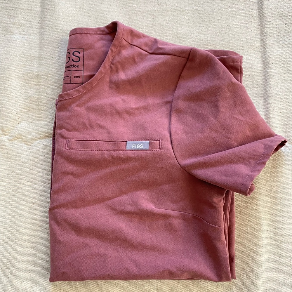 Figs Dusty Rose Scrub Top
